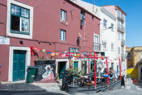 Portugal Here I Come - Alfama