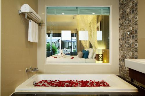 room detail thumbnail 2