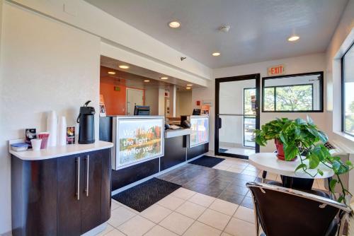 設施, Motel 6 Windsor Locks, CT - Hartford in 溫莎洛克斯