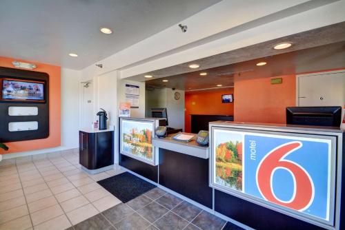 大堂, Motel 6 Windsor Locks, CT - Hartford in 溫莎洛克斯