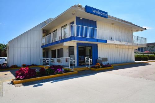 Motel 6-Windsor Locks, CT - Hartford