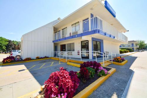 Motel 6-Windsor Locks, CT - Hartford