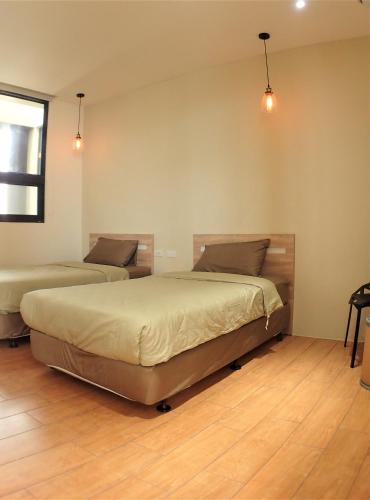 living my life hostel