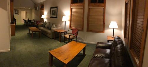Yosemite View Lodge - image 7