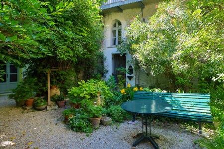 Bel Appartement Dans Cloitre Arbore - Location saisonnière - Villeneuve-lès-Avignon