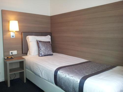 Single Room image 6