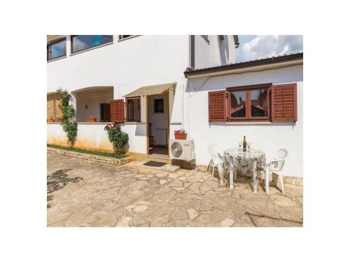  One-Bedroom Apartment in Vabriga, Ferienwohnung in Vabriga