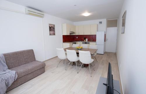 Apartments Put Plokita Smilja, Split (photo 8)