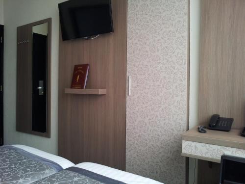 Small Double or Twin Room image 4