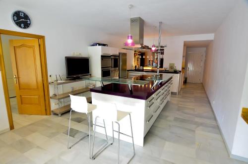 ห้องครัว, Alcazaba Beach Apartment 3302 in หาดอัลกาซาบา