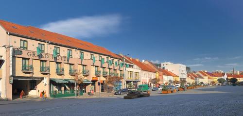 Grand Hotel - image 2