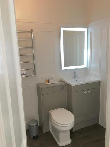 Netherdale House - image 2
