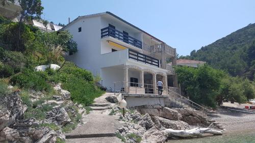 Apartment in Sućuraj 
