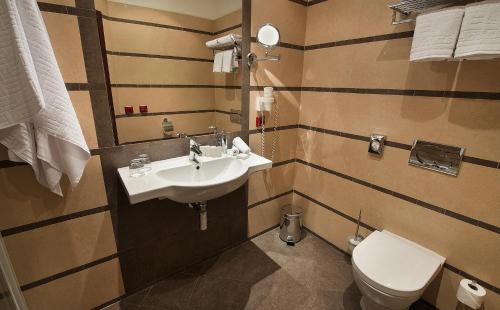 EA Hotel Downtown - image 14