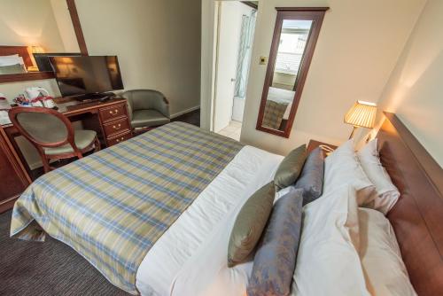 Deluxe Double Room with Mountain View