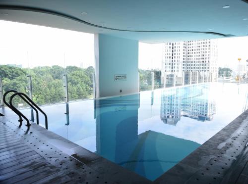 Andy's studio near Tan Son Nhat airport, free gym and pool