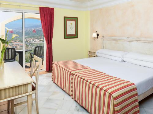 Hotel Las Aguilas Ideally located in the prime touristic area of Puerto de la Cruz, Hotel Las Aguilas promises a relaxing and wonderful visit. The hotel has everything you need for a comfortable stay. All the necessary