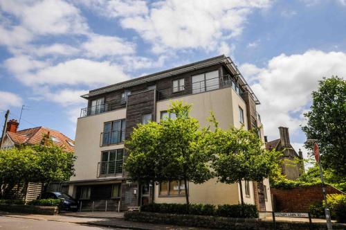 Your Stay Bristol Cotham Lawn - Serviced Apartment in Stoke Bishop