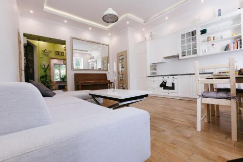 Warsaw Concierge Traveller's Nest Wspólna, Varšava