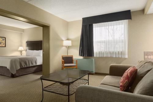 Travelodge by Wyndham Winnipeg East