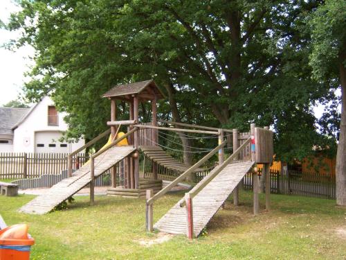 Spēļu laukums, Haus Irmgard in Schlierschied
