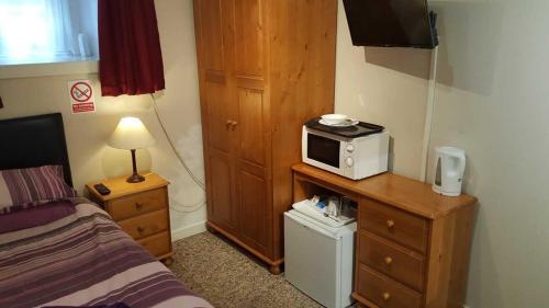 Single Room with Shared Bathroom