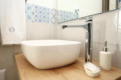 Standard Double Room image 10