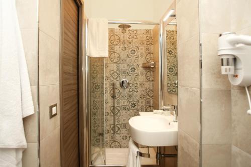 Superior Double Room image 5