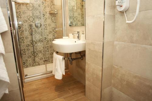 Superior Double Room image 6