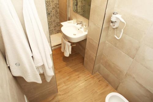 Superior Double Room image 7