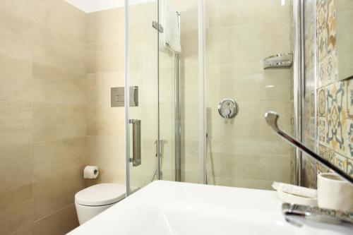 Standard Double Room image 8