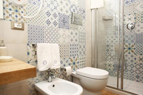 Standard Double Room image 9