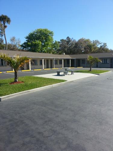 Budget Inn of Daytona Beach - image 3