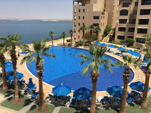 수영장, Apartment Samarah Resort D44 at DeadSea, Sea & Pool view in 소야이마