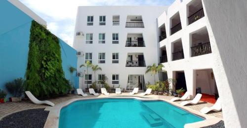 Hotel Berny Hotel Berny is conveniently located in the popular Isla Mujeres area. The property offers a wide range of amenities and perks to ensure you have a great time. Service-minded staff will welcome and gui