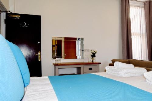 Deluxe Double Room image 6
