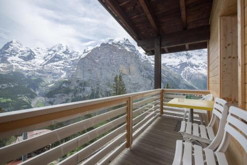 Deluxe Triple Room with Balcony and Mountain View
