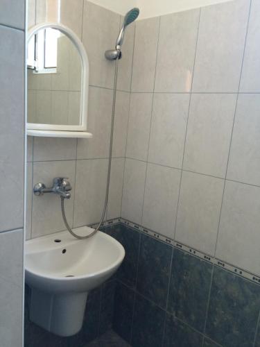 Guest House Yanina - image 3
