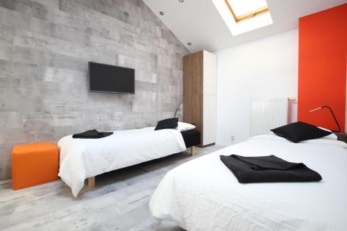 2 twin beds