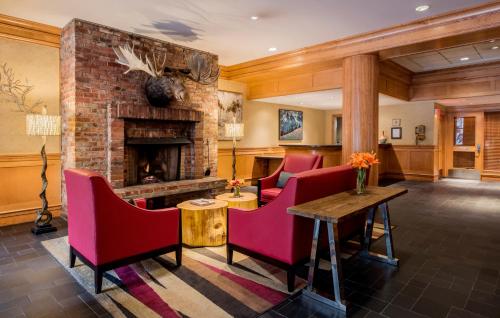 숙소 외관, 휘슬러 빌리지 인 & 스위트 (Whistler Village Inn & Suites) in 휘슬러 (BC)
