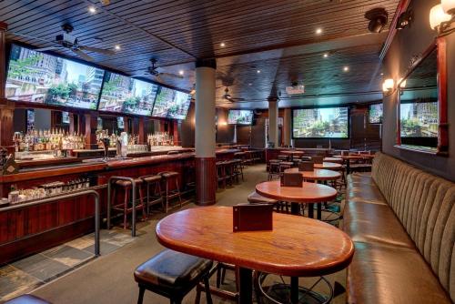 Restaurant, Whistler Village Inn & Suites in Whistler (BC)