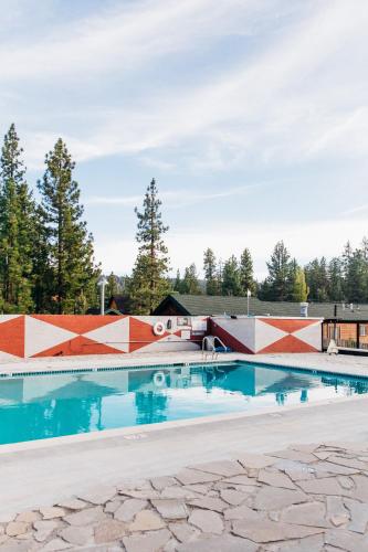 Swimming pool, Noon Lodge in Big Bear Lake (CA)