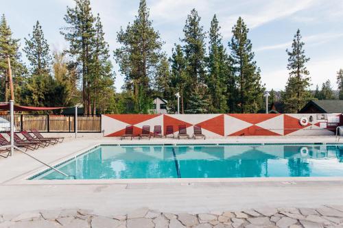 Noon Lodge in Big Bear Lake, USA