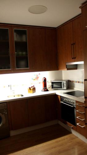 廚房, Apartamento Spellos in 羅蘇爾