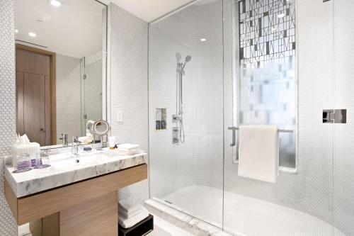 SLS LUX Brickell Room Type - Lux King Room
