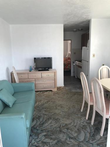 Aruba Motel - image 10