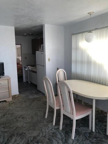 Aruba Motel - image 2