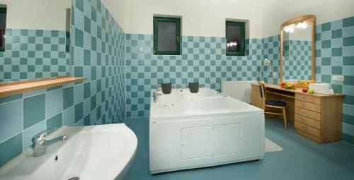 Grand Hotel - image 11