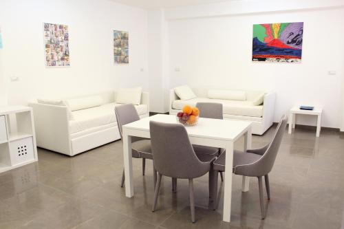 Mondo Suites Apartments 4