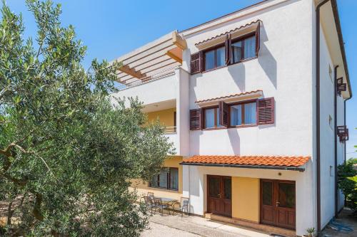  Apartment Promona Drniš, Pension in Drniš bei Umljanović